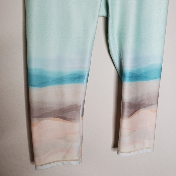 Calia By Carrie Underwood Green Landscape Printed Cropped Leggings - Picture 10 of 11